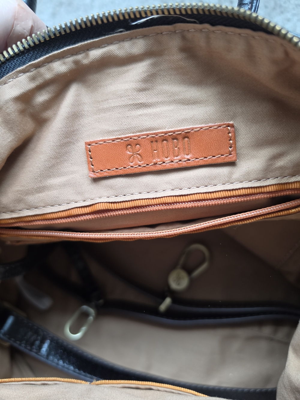 HOBO Shelia Medium Leather With Straps - Picture 4 of 6